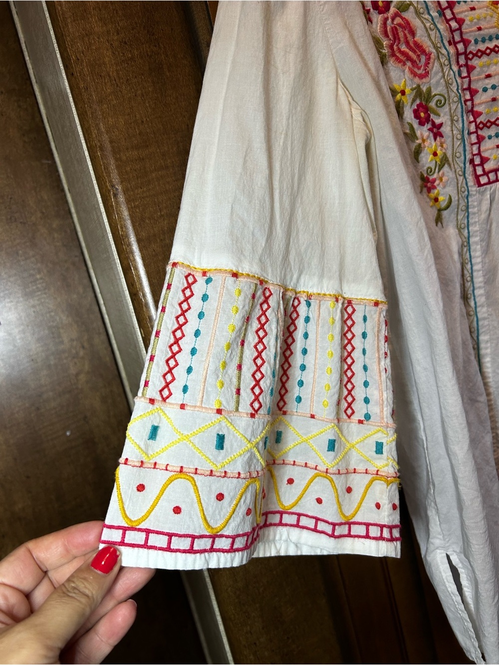 BeachLunchLounge Embroidered White Peasant Tunic  with Floral Detail L - Picture 4 of 6